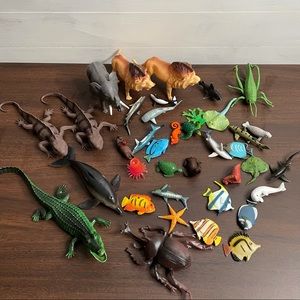 Lot of animal figures ocean animals, lions, elephants, etc
